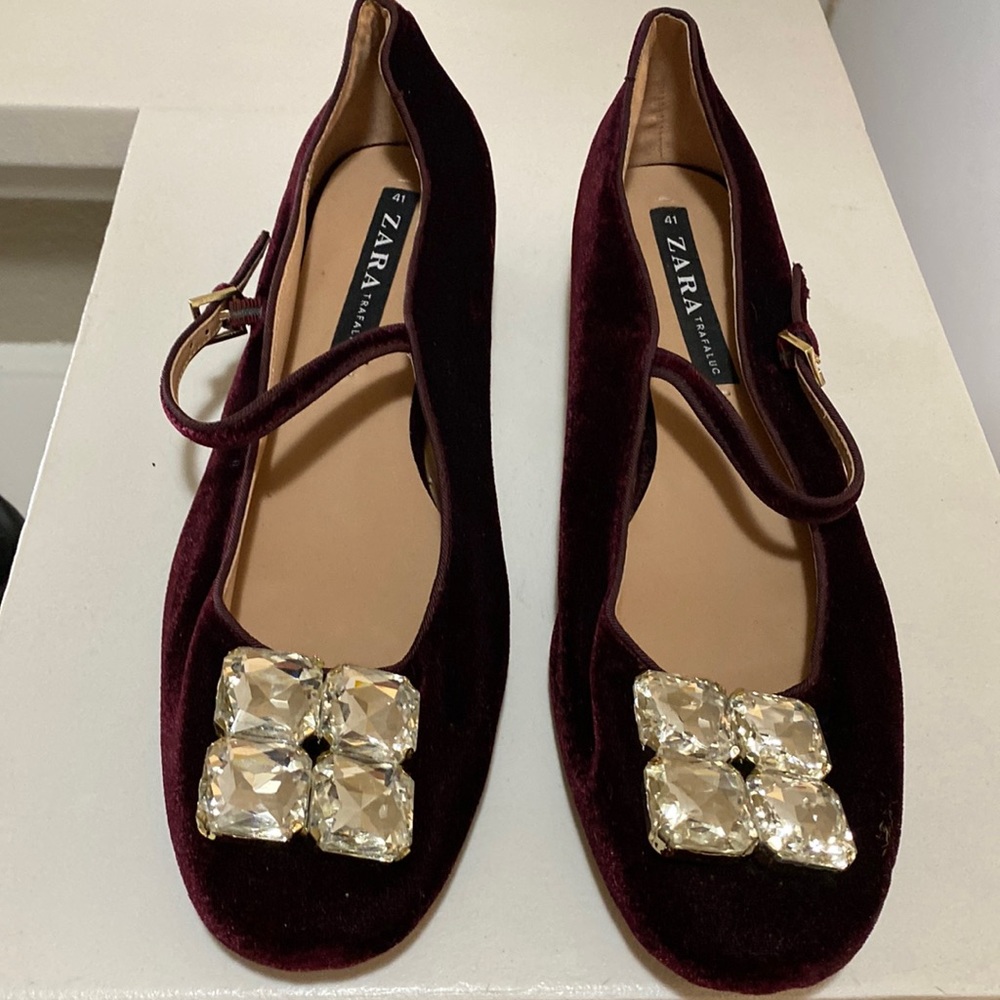 Zara Burgundy velvet shoes